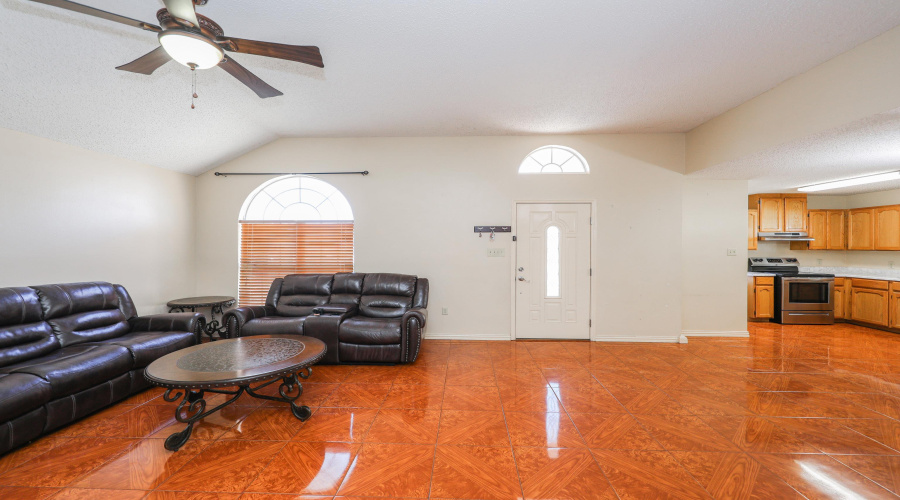 711 Royal Palm Dr, Laredo, Texas 78045, 3 Bedrooms Bedrooms, 5 Rooms Rooms,2 BathroomsBathrooms,Residential,For Sale,711 Royal Palm Dr,20261128