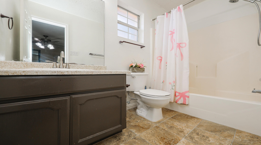 711 Royal Palm Dr, Laredo, Texas 78045, 3 Bedrooms Bedrooms, 5 Rooms Rooms,2 BathroomsBathrooms,Residential,For Sale,711 Royal Palm Dr,20261128