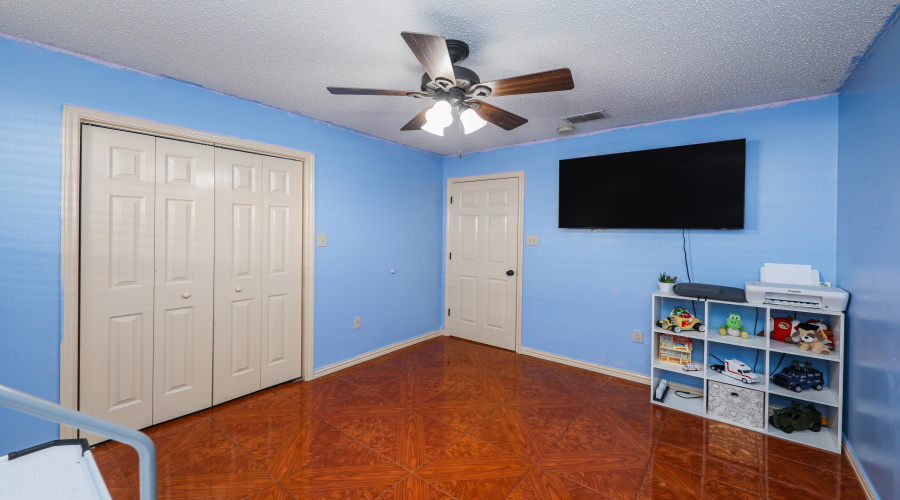 711 Royal Palm Dr, Laredo, Texas 78045, 3 Bedrooms Bedrooms, 5 Rooms Rooms,2 BathroomsBathrooms,Residential,For Sale,711 Royal Palm Dr,20261128