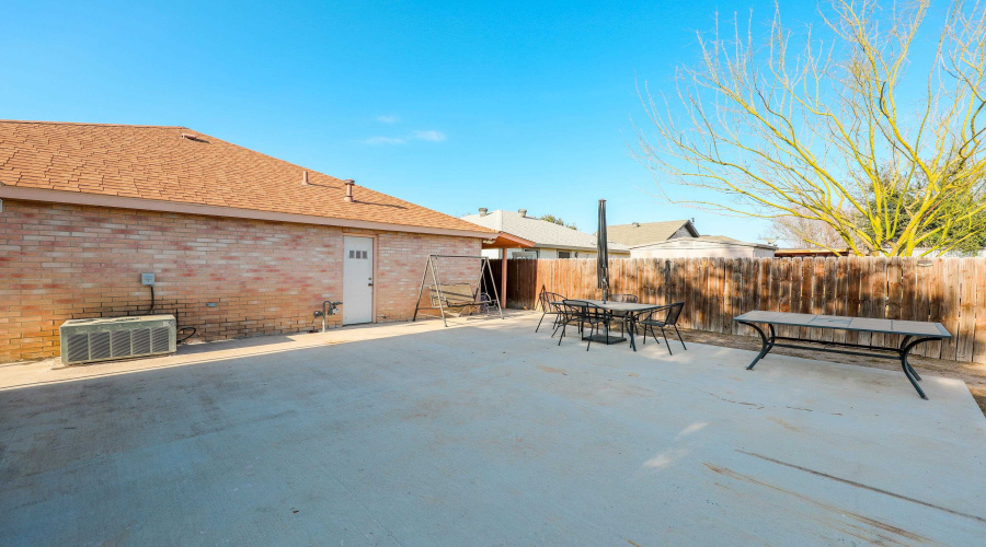 711 Royal Palm Dr, Laredo, Texas 78045, 3 Bedrooms Bedrooms, 5 Rooms Rooms,2 BathroomsBathrooms,Residential,For Sale,711 Royal Palm Dr,20261128