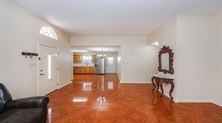 711 Royal Palm Dr, Laredo, Texas 78045, 3 Bedrooms Bedrooms, 5 Rooms Rooms,2 BathroomsBathrooms,Residential,For Sale,711 Royal Palm Dr,20261128