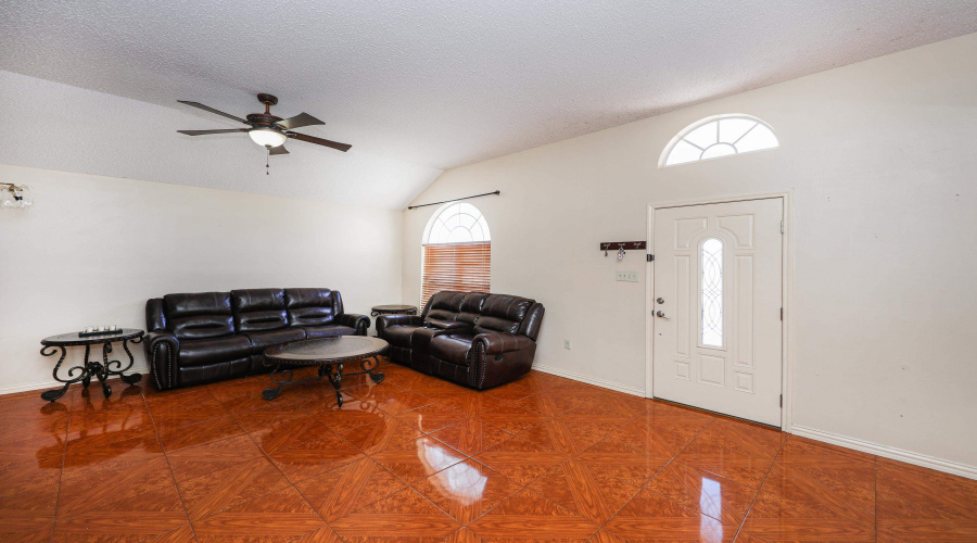 711 Royal Palm Dr, Laredo, Texas 78045, 3 Bedrooms Bedrooms, 5 Rooms Rooms,2 BathroomsBathrooms,Residential,For Sale,711 Royal Palm Dr,20261128