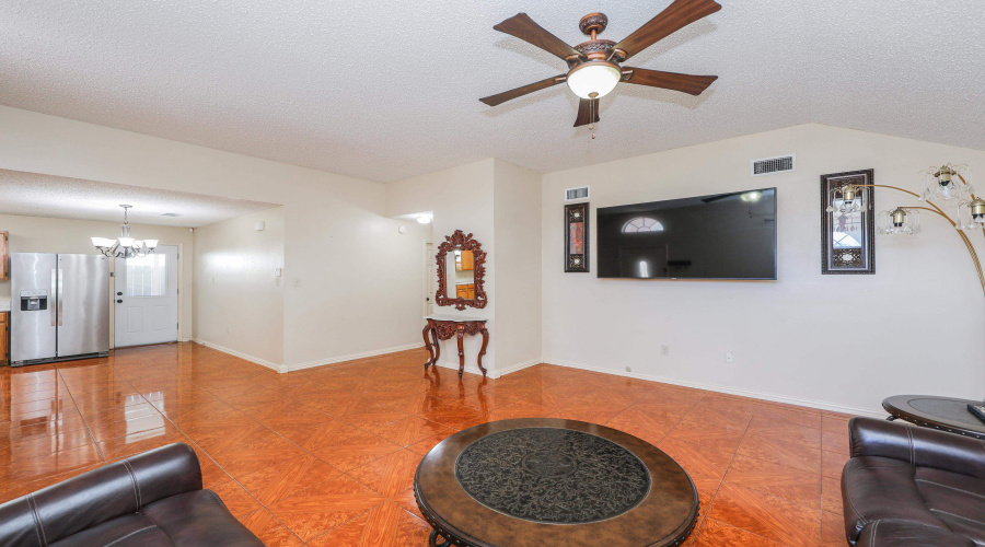 711 Royal Palm Dr, Laredo, Texas 78045, 3 Bedrooms Bedrooms, 5 Rooms Rooms,2 BathroomsBathrooms,Residential,For Sale,711 Royal Palm Dr,20261128