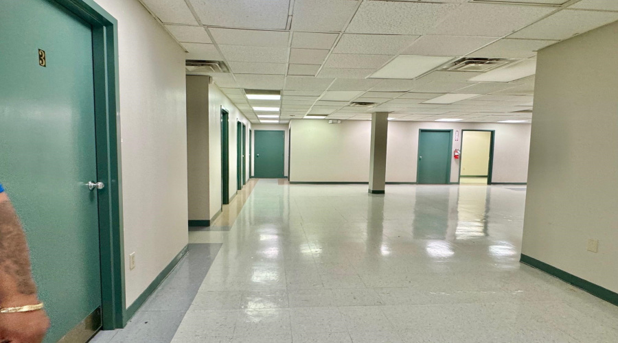 209 W Village Blvd, Laredo, Texas 78041, 11 Rooms Rooms,3 BathroomsBathrooms,Commercial retail/office,For Rent,209 W Village Blvd,20261129