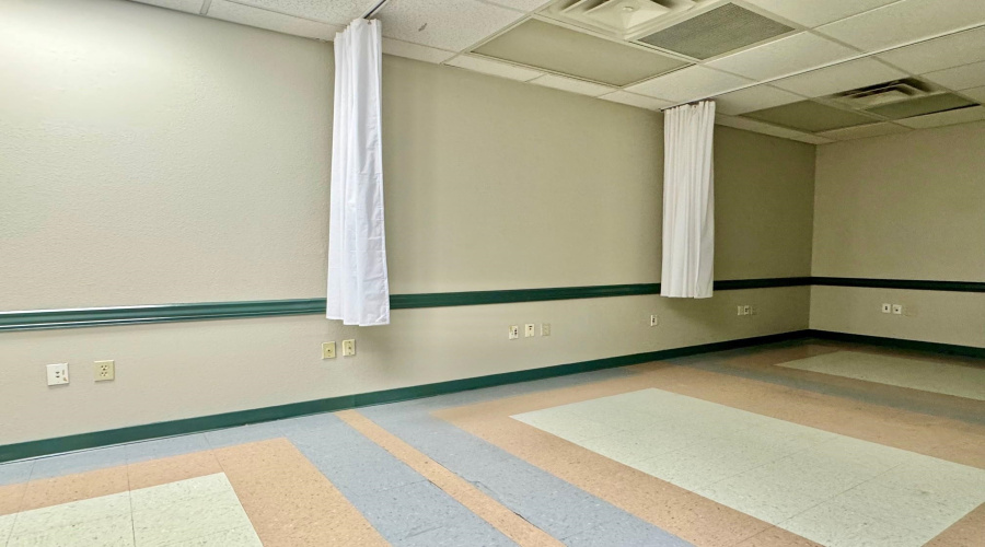 209 W Village Blvd, Laredo, Texas 78041, 11 Rooms Rooms,3 BathroomsBathrooms,Commercial retail/office,For Rent,209 W Village Blvd,20261129