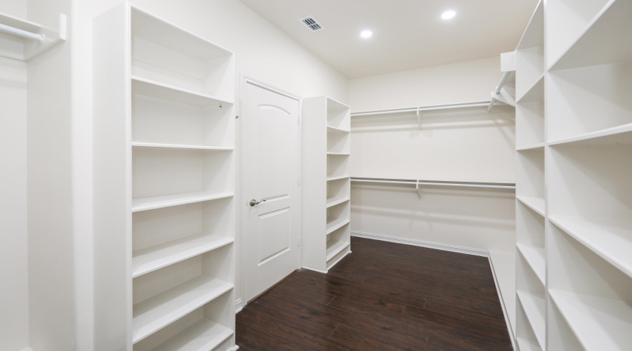 6631 Grande Bay Dr, Laredo, Texas 78041, 4 Bedrooms Bedrooms, 8 Rooms Rooms,3 BathroomsBathrooms,Residential,For Sale,6631 Grande Bay Dr,20261133