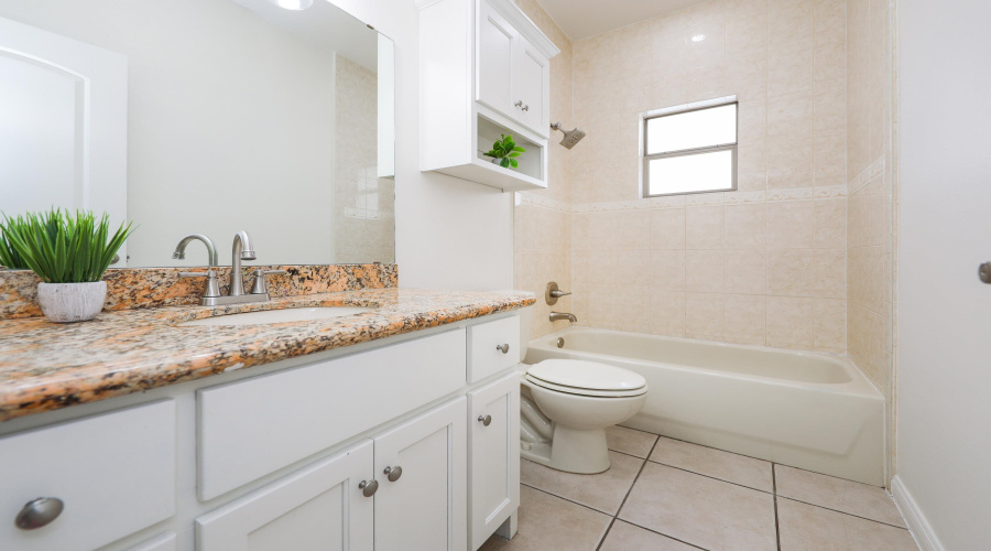 6631 Grande Bay Dr, Laredo, Texas 78041, 4 Bedrooms Bedrooms, 8 Rooms Rooms,3 BathroomsBathrooms,Residential,For Sale,6631 Grande Bay Dr,20261133