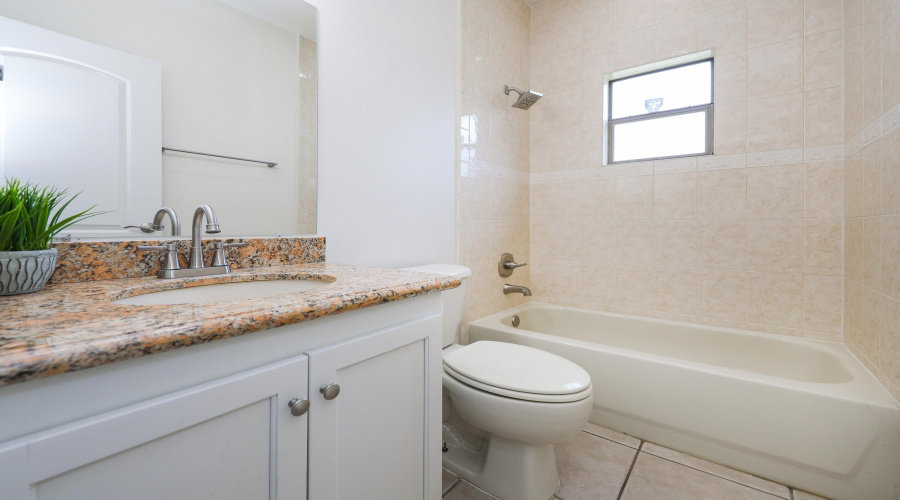 6631 Grande Bay Dr, Laredo, Texas 78041, 4 Bedrooms Bedrooms, 8 Rooms Rooms,3 BathroomsBathrooms,Residential,For Sale,6631 Grande Bay Dr,20261133