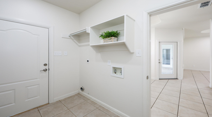 6631 Grande Bay Dr, Laredo, Texas 78041, 4 Bedrooms Bedrooms, 8 Rooms Rooms,3 BathroomsBathrooms,Residential,For Sale,6631 Grande Bay Dr,20261133