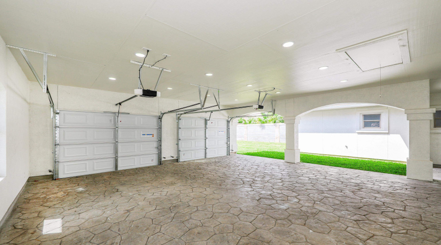 6631 Grande Bay Dr, Laredo, Texas 78041, 4 Bedrooms Bedrooms, 8 Rooms Rooms,3 BathroomsBathrooms,Residential,For Sale,6631 Grande Bay Dr,20261133