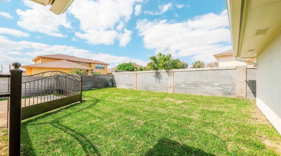 6631 Grande Bay Dr, Laredo, Texas 78041, 4 Bedrooms Bedrooms, 8 Rooms Rooms,3 BathroomsBathrooms,Residential,For Sale,6631 Grande Bay Dr,20261133