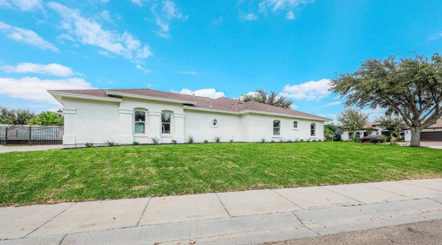 6631 Grande Bay Dr, Laredo, Texas 78041, 4 Bedrooms Bedrooms, 8 Rooms Rooms,3 BathroomsBathrooms,Residential,For Sale,6631 Grande Bay Dr,20261133