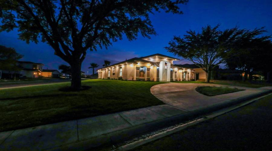 6631 Grande Bay Dr, Laredo, Texas 78041, 4 Bedrooms Bedrooms, 8 Rooms Rooms,3 BathroomsBathrooms,Residential,For Sale,6631 Grande Bay Dr,20261133