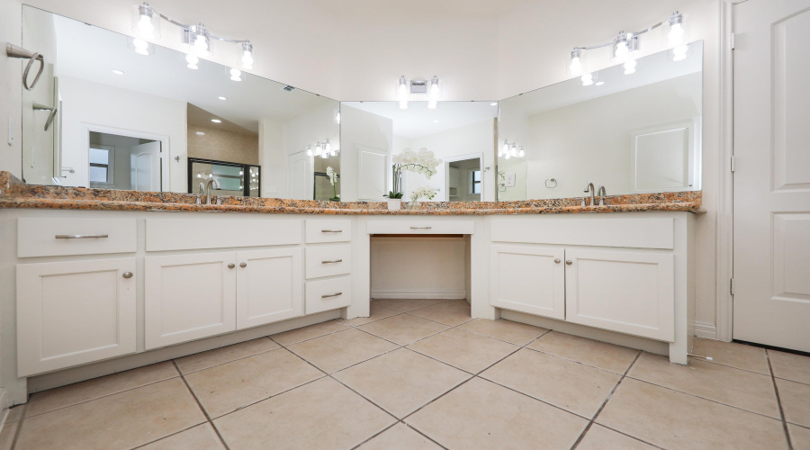 6631 Grande Bay Dr, Laredo, Texas 78041, 4 Bedrooms Bedrooms, 8 Rooms Rooms,3 BathroomsBathrooms,Residential,For Sale,6631 Grande Bay Dr,20261133