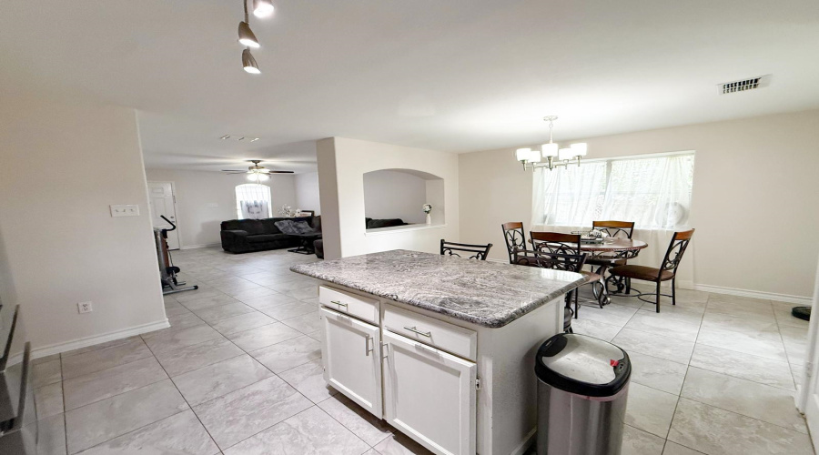 2103 Dorado Dr, Laredo, Texas 78046, 3 Bedrooms Bedrooms, 4 Rooms Rooms,2 BathroomsBathrooms,Residential,For Sale,2103 Dorado Dr,20261138