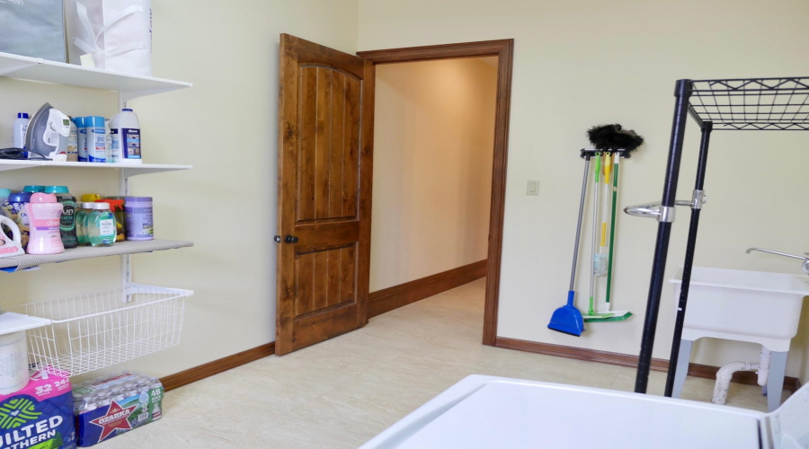 406 Jordan Dr, Laredo, Texas 78041-9141, 4 Bedrooms Bedrooms, 11 Rooms Rooms,4 BathroomsBathrooms,Residential,For Sale,406 Jordan Dr,20261139