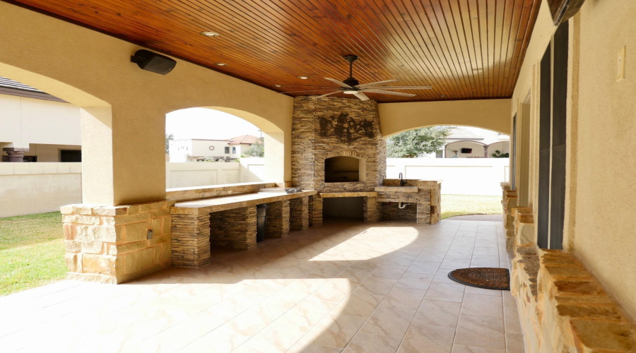 406 Jordan Dr, Laredo, Texas 78041-9141, 4 Bedrooms Bedrooms, 11 Rooms Rooms,4 BathroomsBathrooms,Residential,For Sale,406 Jordan Dr,20261139