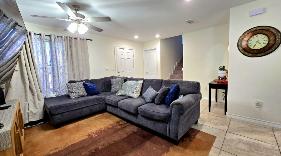 2207 Durazno Ct., Laredo, Texas 78046-0000, 4 Bedrooms Bedrooms, 7 Rooms Rooms,2 BathroomsBathrooms,Residential,For Sale,2207 Durazno Ct.,20261144