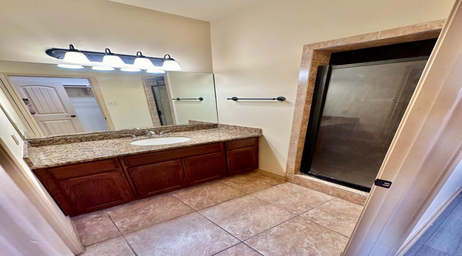 8216 Casa Verde Rd, LAREDO, Texas 78041, 2 Bedrooms Bedrooms, 5 Rooms Rooms,2 BathroomsBathrooms,Residential,For Rent,8216 Casa Verde Rd,20261147