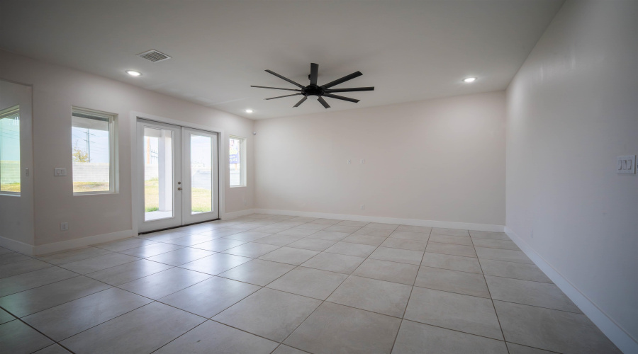 3924 Sun Valley Dr., Laredo, Texas 78045, 4 Bedrooms Bedrooms, 5 Rooms Rooms,3 BathroomsBathrooms,Residential,For Sale,3924 Sun Valley Dr.,20261149