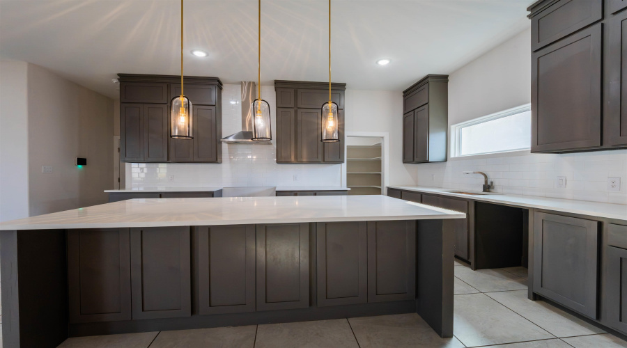 3924 Sun Valley Dr., Laredo, Texas 78045, 4 Bedrooms Bedrooms, 5 Rooms Rooms,3 BathroomsBathrooms,Residential,For Sale,3924 Sun Valley Dr.,20261149