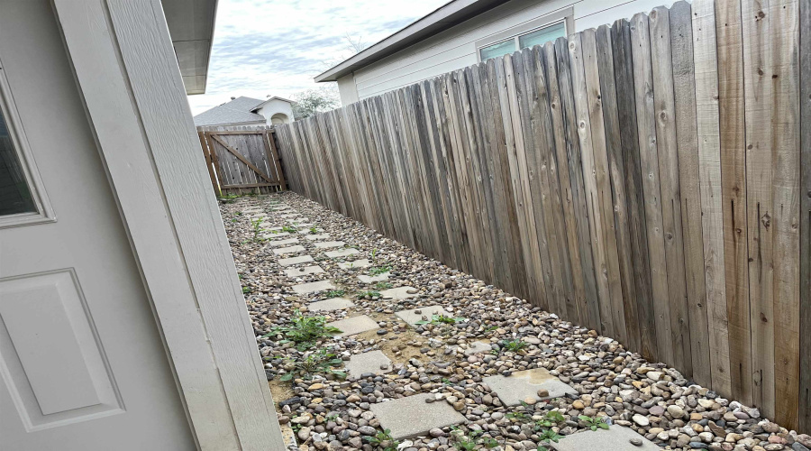 11125 Palmillas Loop, Laredo, Texas 78045, 3 Bedrooms Bedrooms, 6 Rooms Rooms,2 BathroomsBathrooms,Residential,For Sale,11125 Palmillas Loop,20261152