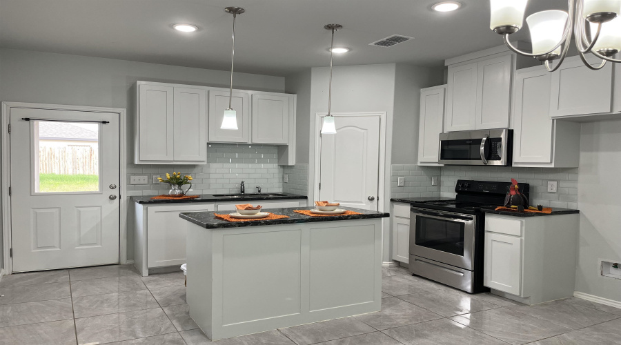 11125 Palmillas Loop, Laredo, Texas 78045, 3 Bedrooms Bedrooms, 6 Rooms Rooms,2 BathroomsBathrooms,Residential,For Sale,11125 Palmillas Loop,20261152