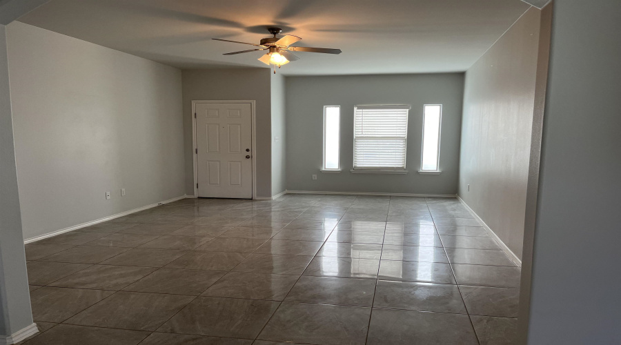 11125 Palmillas Loop, Laredo, Texas 78045, 3 Bedrooms Bedrooms, 6 Rooms Rooms,2 BathroomsBathrooms,Residential,For Sale,11125 Palmillas Loop,20261152