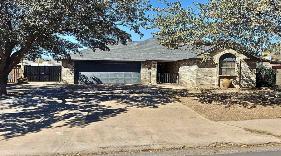1914 Lowry Rd, Laredo, Texas 78045, 3 Bedrooms Bedrooms, 5 Rooms Rooms,2 BathroomsBathrooms,Residential,For Sale,1914 Lowry Rd,20261153