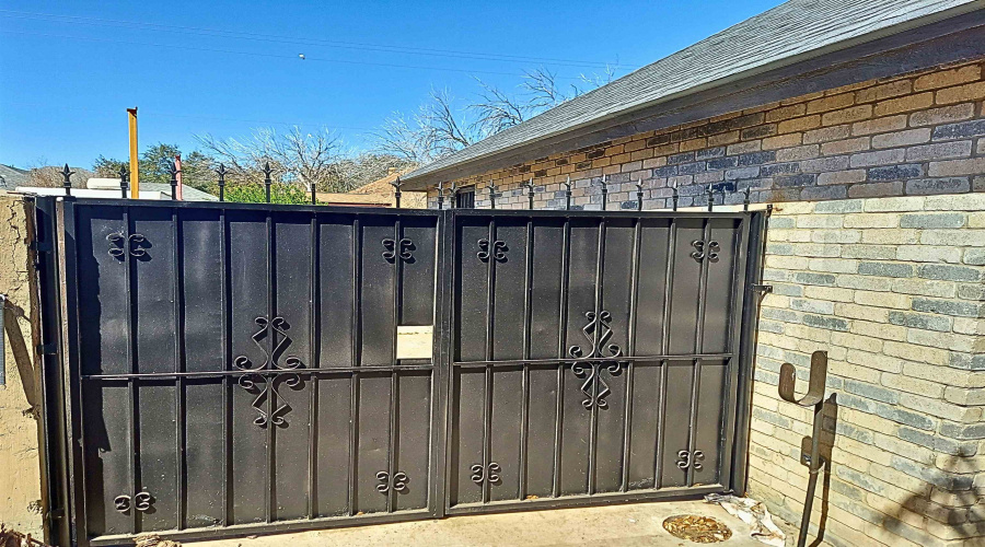 1914 Lowry Rd, Laredo, Texas 78045, 3 Bedrooms Bedrooms, 5 Rooms Rooms,2 BathroomsBathrooms,Residential,For Sale,1914 Lowry Rd,20261153