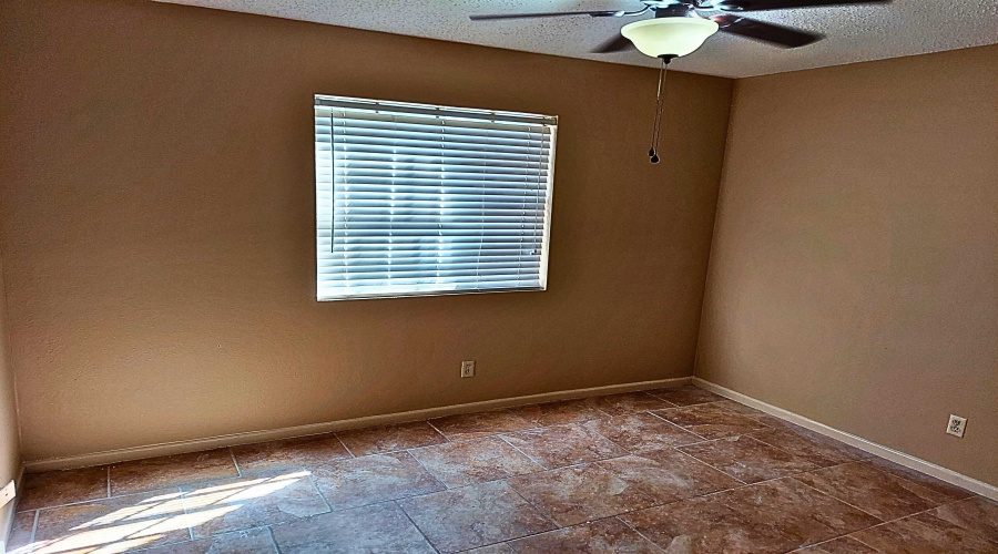 1914 Lowry Rd, Laredo, Texas 78045, 3 Bedrooms Bedrooms, 5 Rooms Rooms,2 BathroomsBathrooms,Residential,For Sale,1914 Lowry Rd,20261153