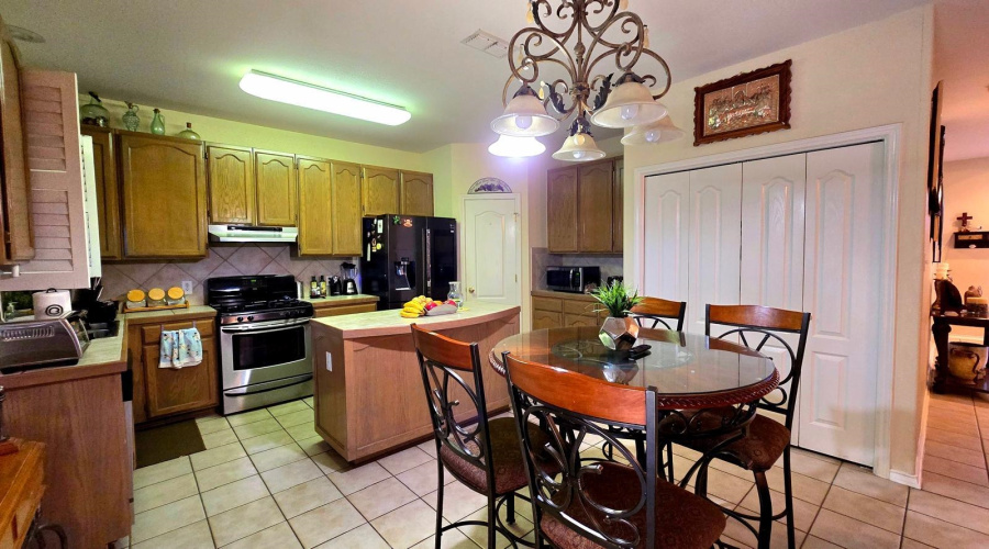 9310 Albany Dr, Laredo, Texas 78041-0000, 4 Bedrooms Bedrooms, 9 Rooms Rooms,3 BathroomsBathrooms,Residential,For Sale,9310 Albany Dr,20261156