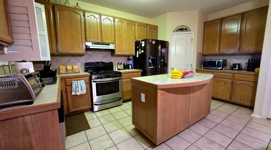 9310 Albany Dr, Laredo, Texas 78041-0000, 4 Bedrooms Bedrooms, 9 Rooms Rooms,3 BathroomsBathrooms,Residential,For Sale,9310 Albany Dr,20261156