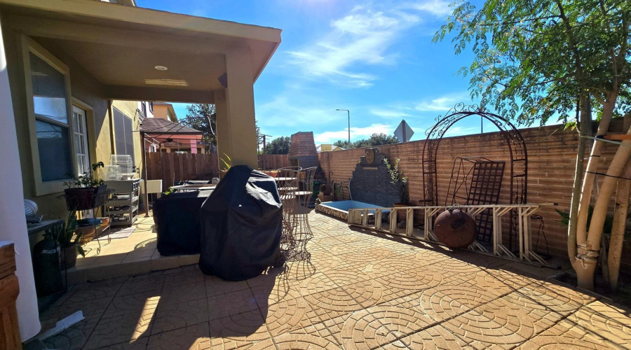 9310 Albany Dr, Laredo, Texas 78041-0000, 4 Bedrooms Bedrooms, 9 Rooms Rooms,3 BathroomsBathrooms,Residential,For Sale,9310 Albany Dr,20261156