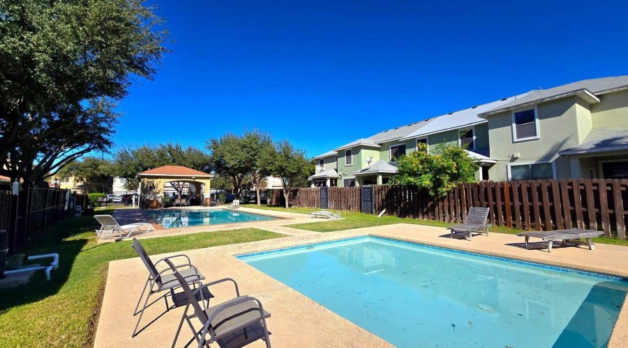 9310 Albany Dr, Laredo, Texas 78041-0000, 4 Bedrooms Bedrooms, 9 Rooms Rooms,3 BathroomsBathrooms,Residential,For Sale,9310 Albany Dr,20261156