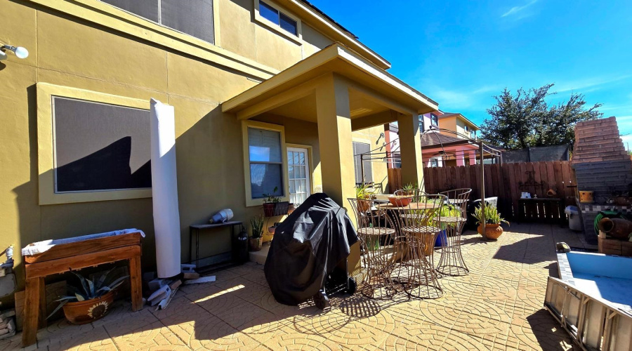 9310 Albany Dr, Laredo, Texas 78041-0000, 4 Bedrooms Bedrooms, 9 Rooms Rooms,3 BathroomsBathrooms,Residential,For Sale,9310 Albany Dr,20261156