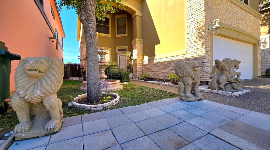 9310 Albany Dr, Laredo, Texas 78041-0000, 4 Bedrooms Bedrooms, 9 Rooms Rooms,3 BathroomsBathrooms,Residential,For Sale,9310 Albany Dr,20261156