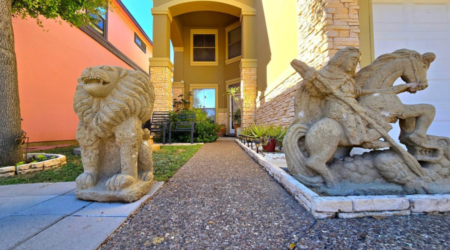 9310 Albany Dr, Laredo, Texas 78041-0000, 4 Bedrooms Bedrooms, 9 Rooms Rooms,3 BathroomsBathrooms,Residential,For Sale,9310 Albany Dr,20261156