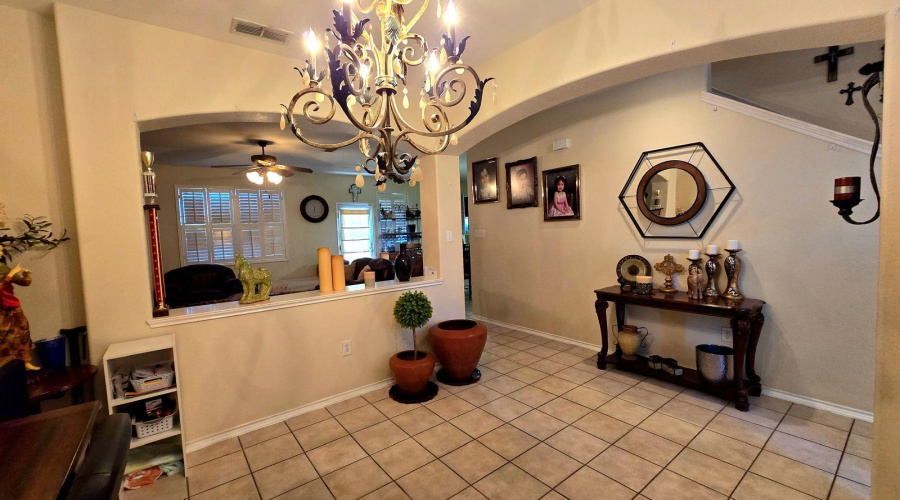 9310 Albany Dr, Laredo, Texas 78041-0000, 4 Bedrooms Bedrooms, 9 Rooms Rooms,3 BathroomsBathrooms,Residential,For Sale,9310 Albany Dr,20261156