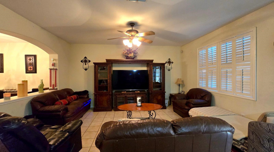 9310 Albany Dr, Laredo, Texas 78041-0000, 4 Bedrooms Bedrooms, 9 Rooms Rooms,3 BathroomsBathrooms,Residential,For Sale,9310 Albany Dr,20261156