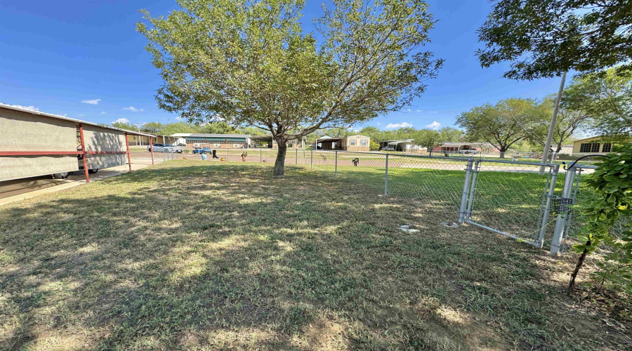 112 Autumn Ln., ZAPATA, Texas 78076, 2 Bedrooms Bedrooms, 4 Rooms Rooms,2 BathroomsBathrooms,Residential,For Sale,112 Autumn Ln.,20261157