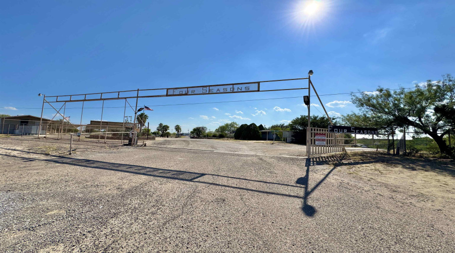 112 Autumn Ln., ZAPATA, Texas 78076, 2 Bedrooms Bedrooms, 4 Rooms Rooms,2 BathroomsBathrooms,Residential,For Sale,112 Autumn Ln.,20261157