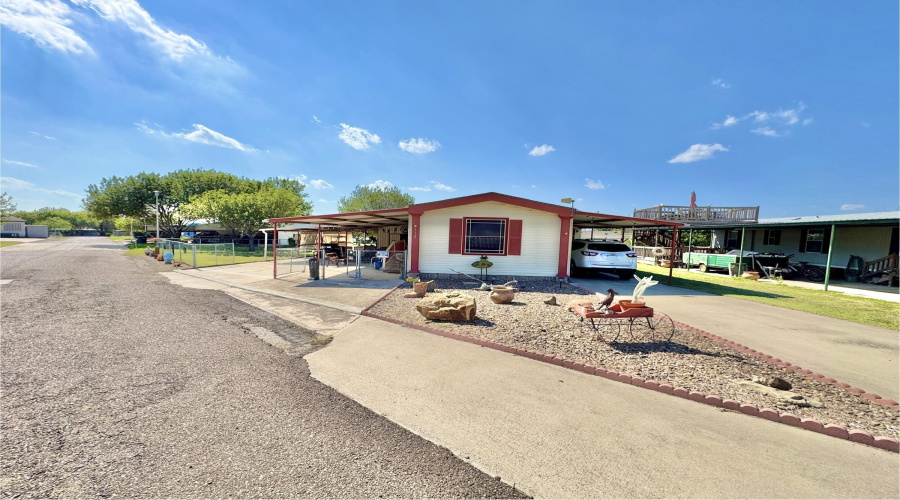 112 Autumn Ln., ZAPATA, Texas 78076, 2 Bedrooms Bedrooms, 4 Rooms Rooms,2 BathroomsBathrooms,Residential,For Sale,112 Autumn Ln.,20261157