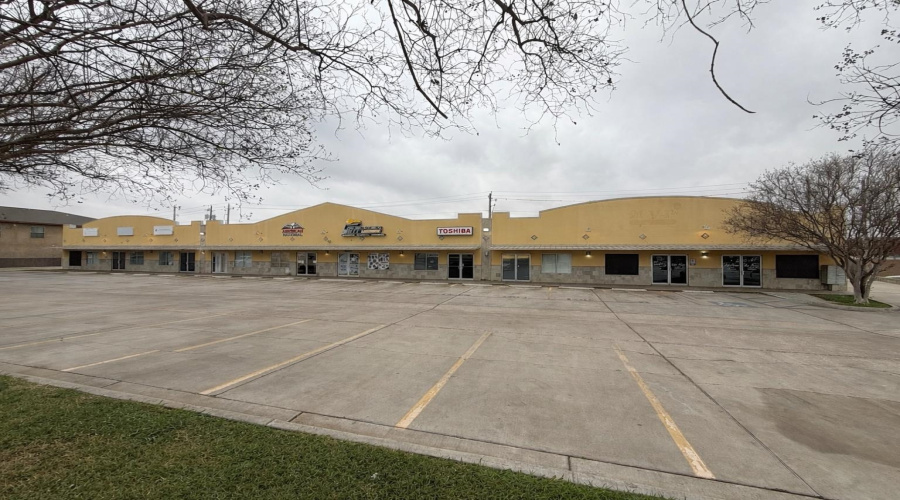 9803 Sterling St., Laredo, Texas 78045, 1 Room Rooms,1 BathroomBathrooms,Commercial retail/office,For Rent,9803 Sterling St.,20261158