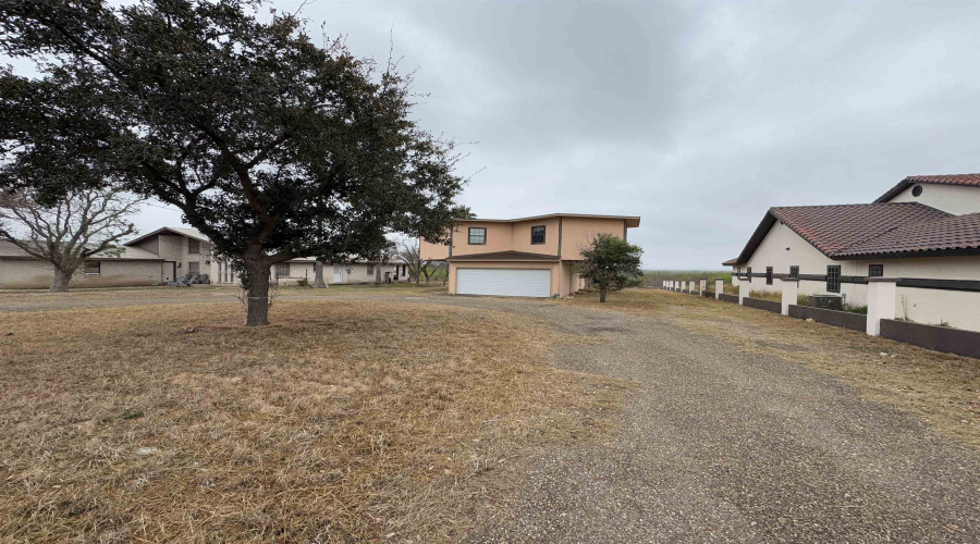 553 Cerrito Dr, ZAPATA, Texas 78076, 3 Bedrooms Bedrooms, 4 Rooms Rooms,2 BathroomsBathrooms,Residential,For Sale,553 Cerrito Dr,20261160