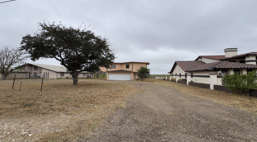 553 Cerrito Dr, ZAPATA, Texas 78076, 3 Bedrooms Bedrooms, 4 Rooms Rooms,2 BathroomsBathrooms,Residential,For Sale,553 Cerrito Dr,20261160