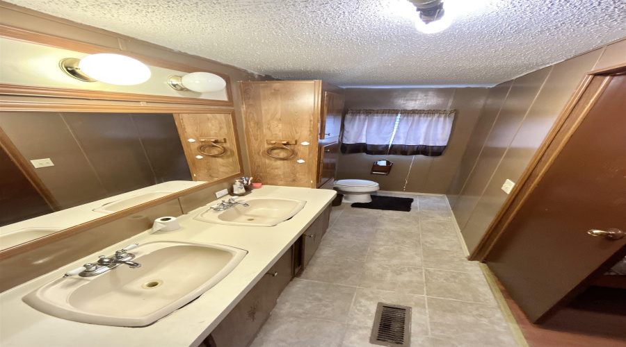 136 N. Jab Dr., Zapata, Texas 78076, 2 Bedrooms Bedrooms, 5 Rooms Rooms,2 BathroomsBathrooms,Residential,For Sale,136 N. Jab Dr.,20254048