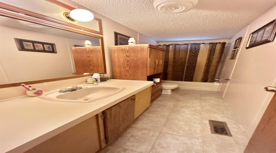 136 N. Jab Dr., Zapata, Texas 78076, 2 Bedrooms Bedrooms, 5 Rooms Rooms,2 BathroomsBathrooms,Residential,For Sale,136 N. Jab Dr.,20254048