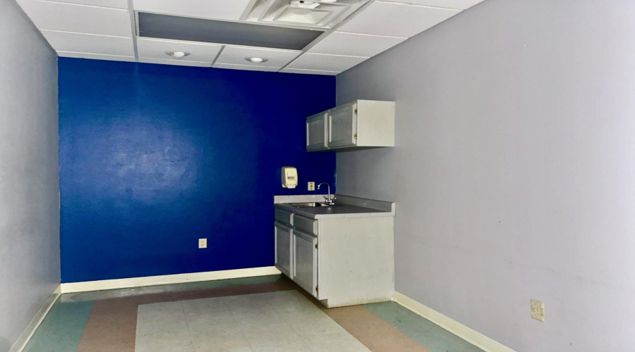 209 W Village Blvd, Laredo, Texas 78041, 11 Rooms Rooms,2 BathroomsBathrooms,Commercial retail/office,For Rent,209 W Village Blvd,20261162