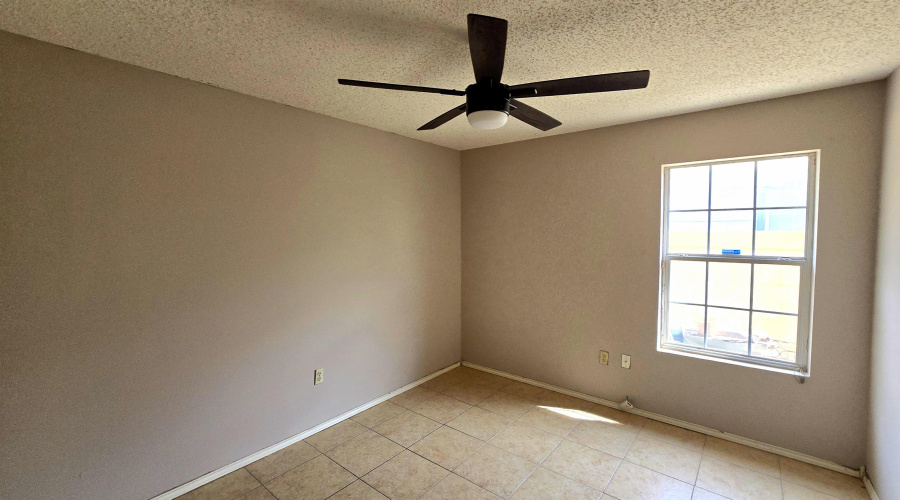 737 Royal Palm Dr, Laredo, Texas 78045, 3 Bedrooms Bedrooms, 4 Rooms Rooms,2 BathroomsBathrooms,Residential,For Sale,737 Royal Palm Dr,20261164